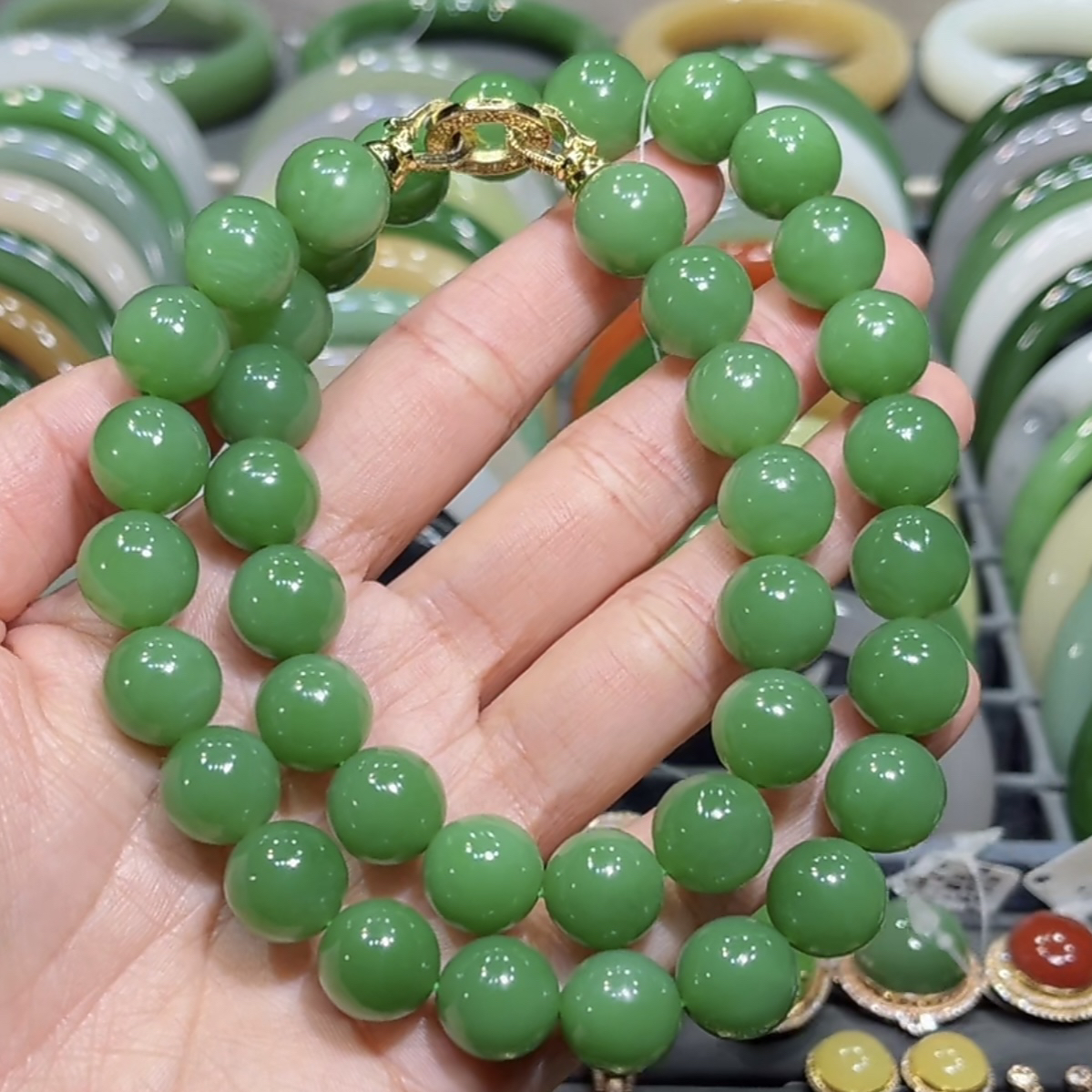 和田玉俄料碧玉夹层料粉绿项链12mm