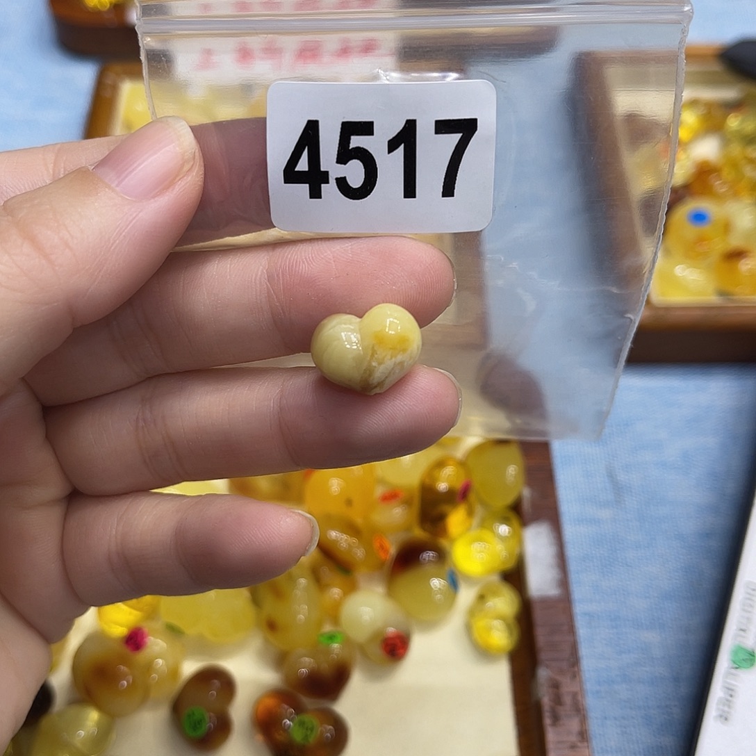 琥珀未镶嵌珠宝奇石