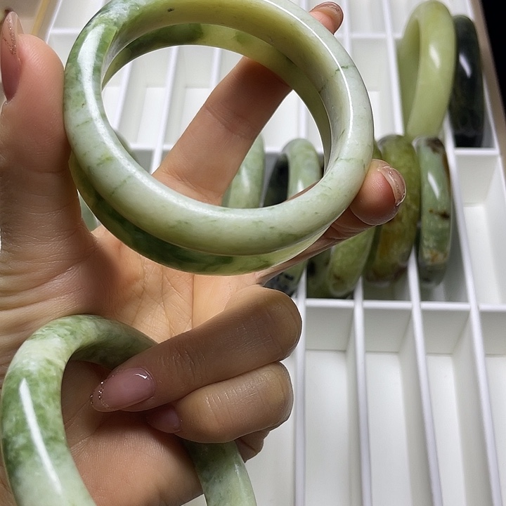 宁***海蛇纹石玉未镶嵌手镯