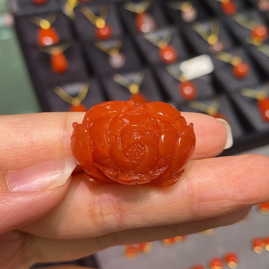 南红玛瑙四川凉山花开富贵吊坠编绳未镶嵌