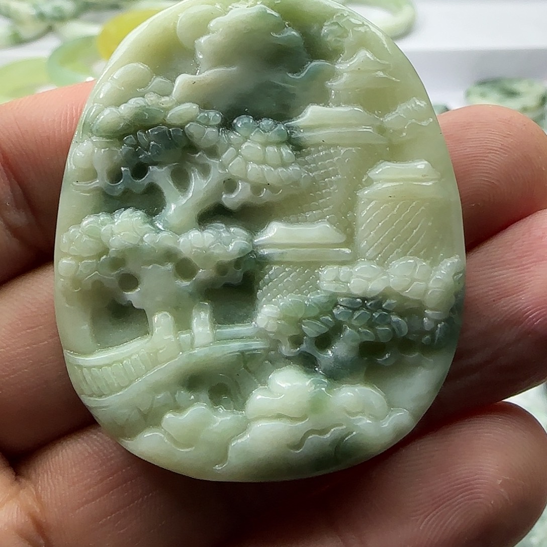 透闪石-蛇纹石玉未镶嵌颈饰