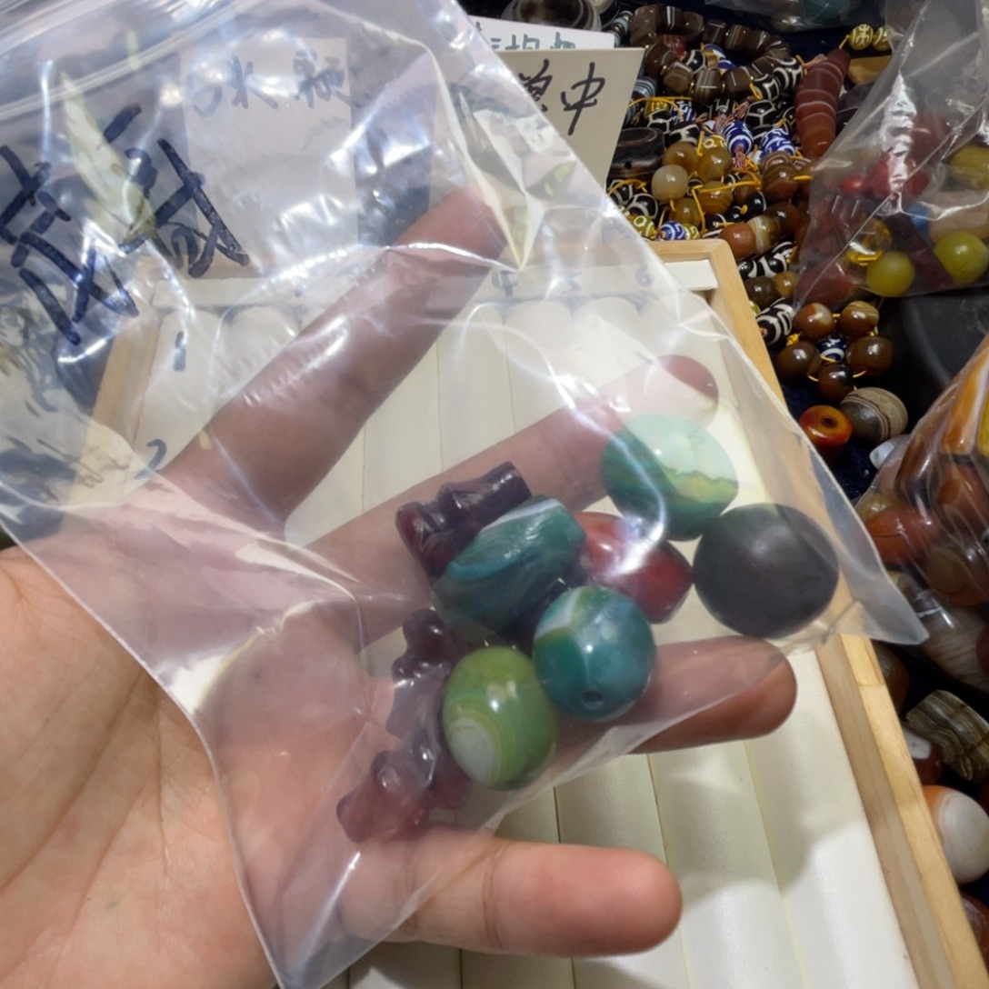 茂***哥玛瑙/玉髓未镶嵌珠宝半成品