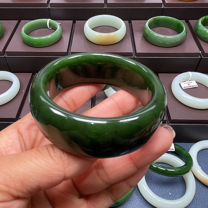 和田玉未镶嵌手镯5657