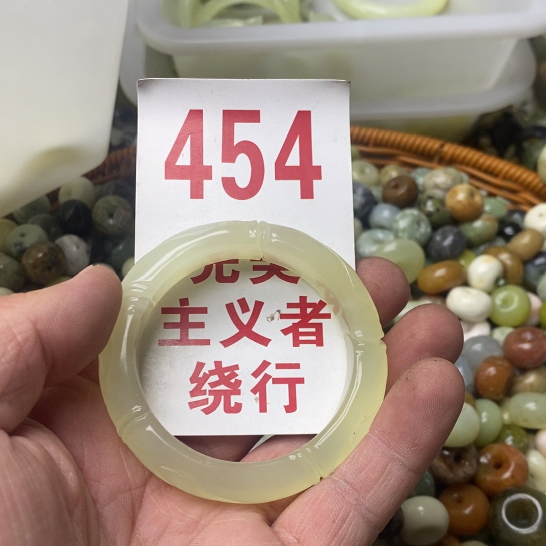 蛇纹石玉挂坠未镶嵌