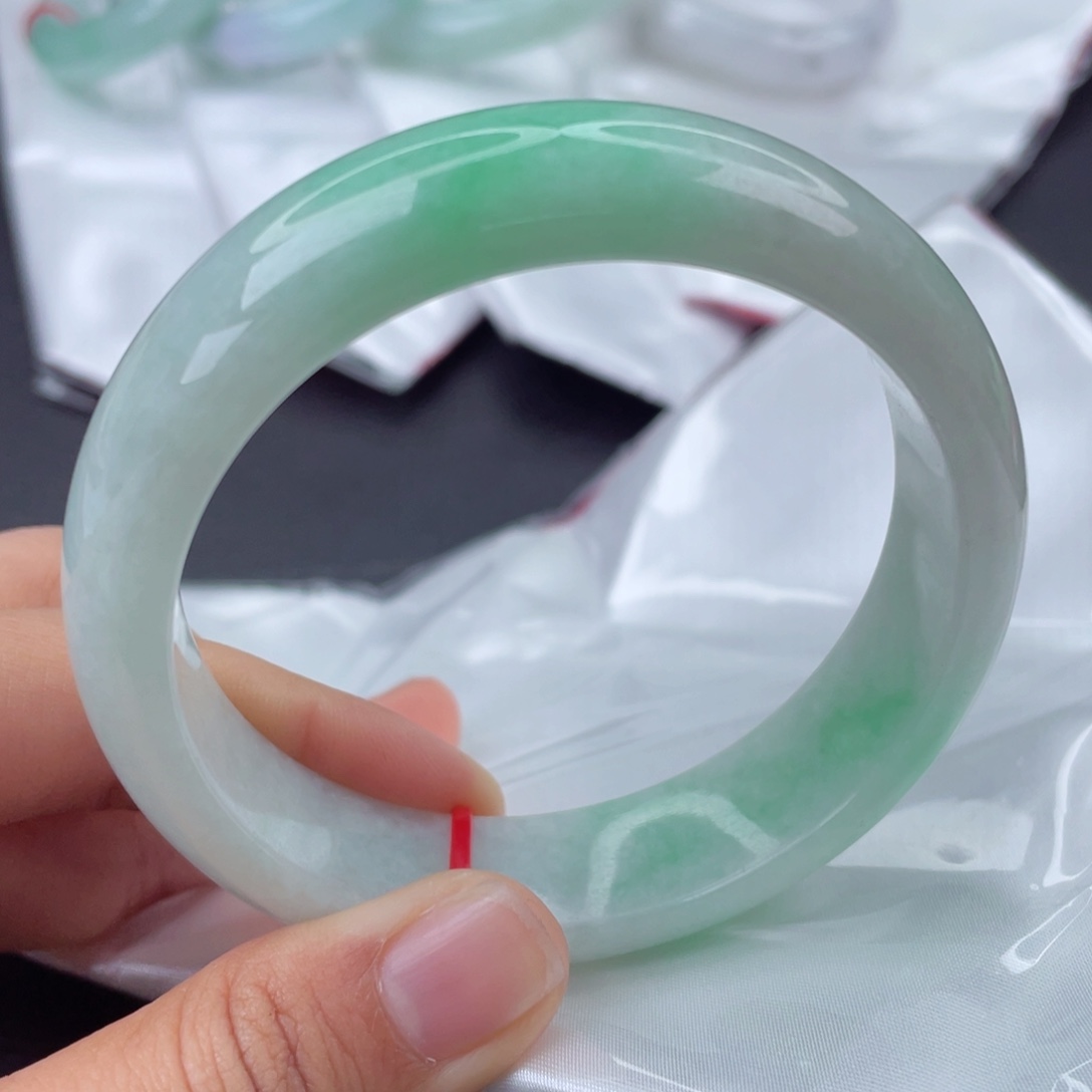 翡翠手镯未镶嵌60圈轮胎手镯