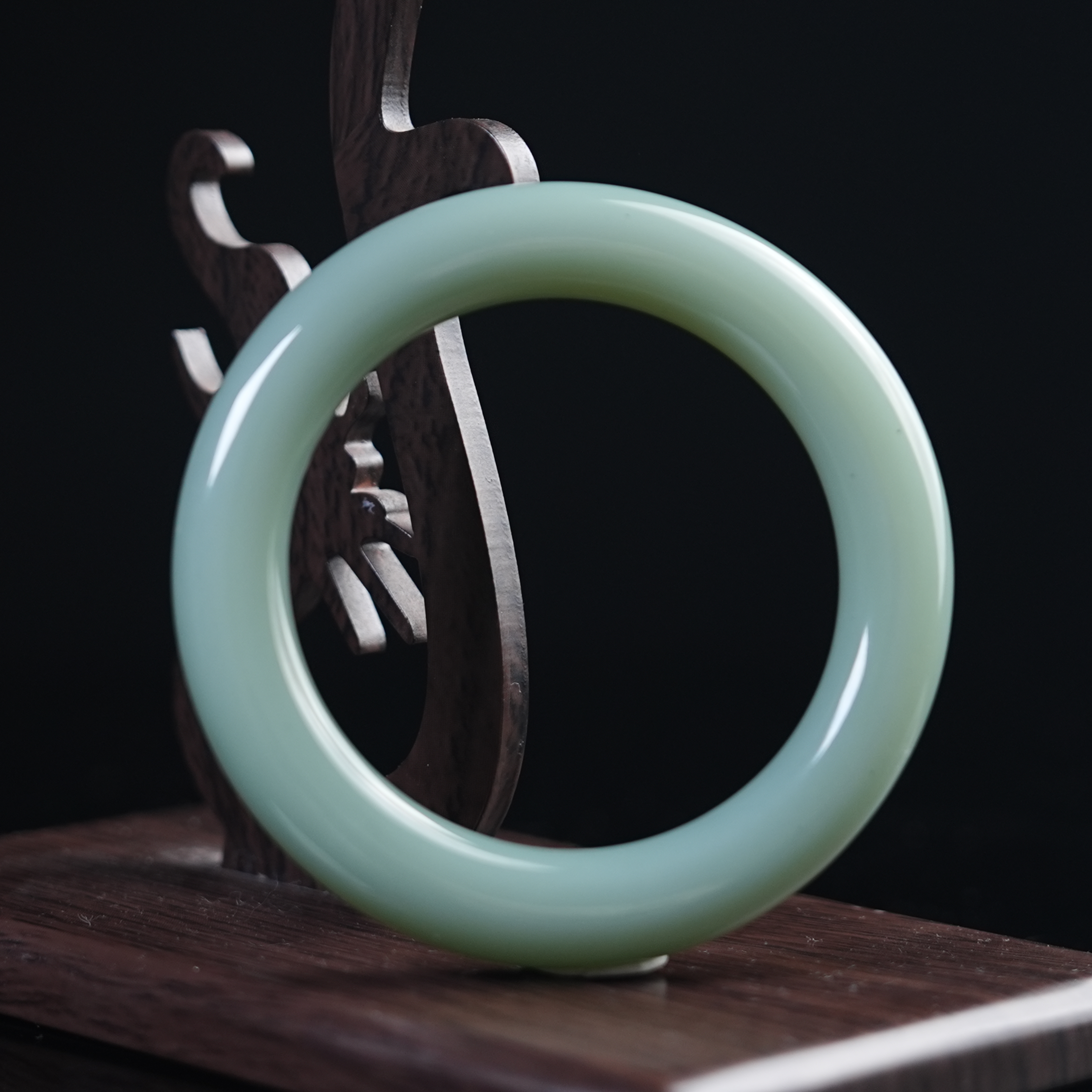 【天下玉友】碧玉和田玉手镯手工雕刻设计新颖独特粉青玉镯