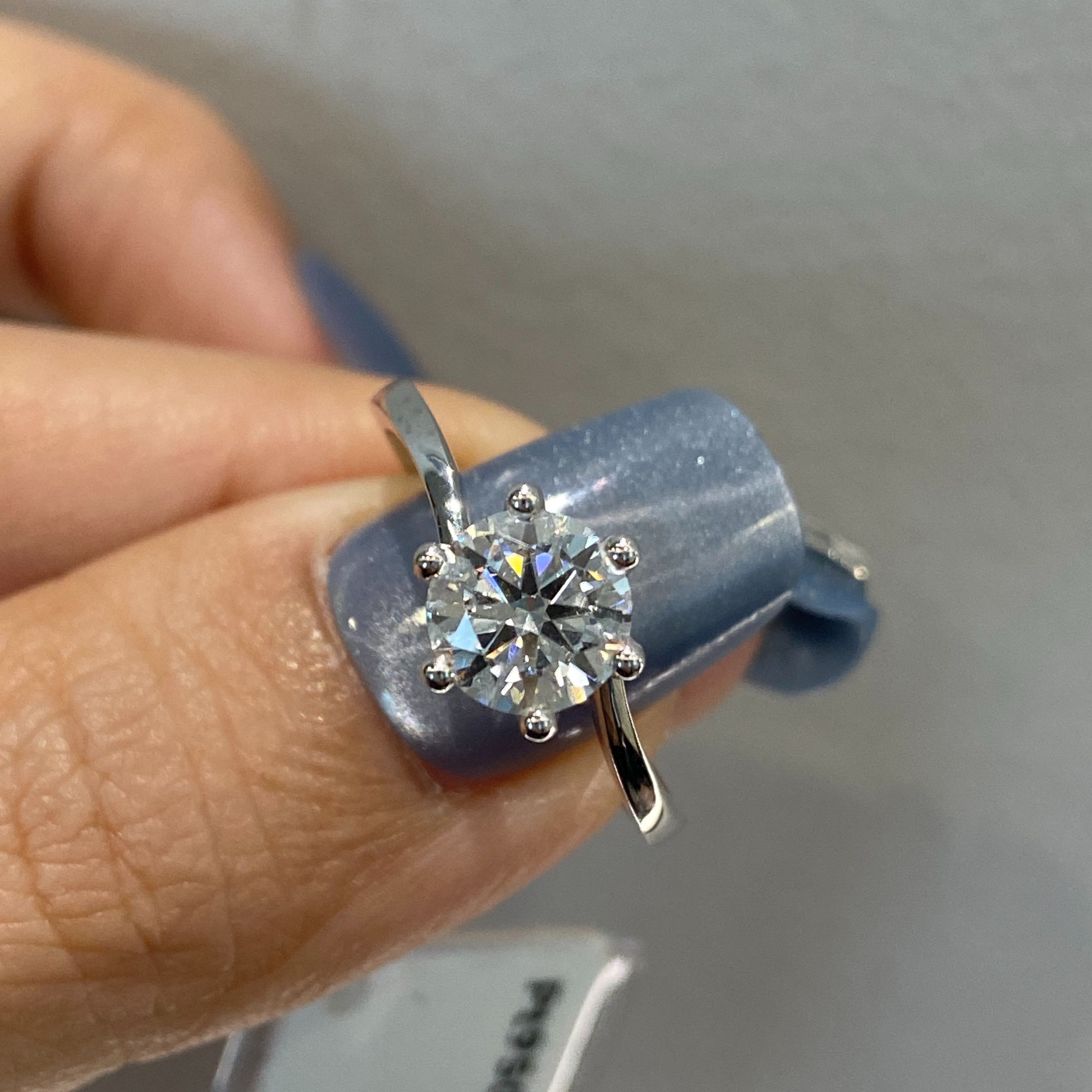 实验室培育钻石扭臂六爪铂金戒指1克拉