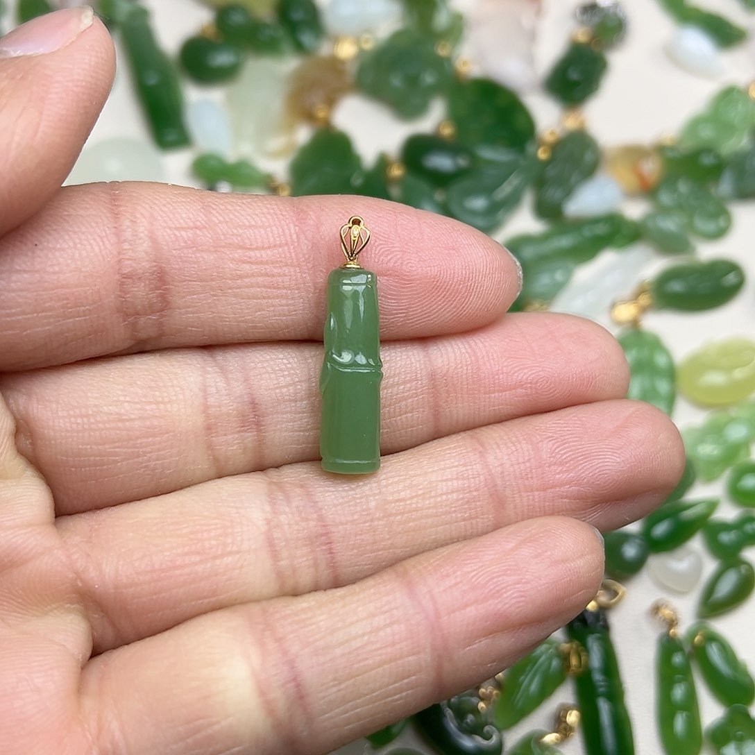 和田玉（碧玉）玉坠18K金镶嵌