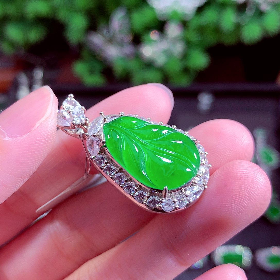 颈饰未镶嵌翡翠天然