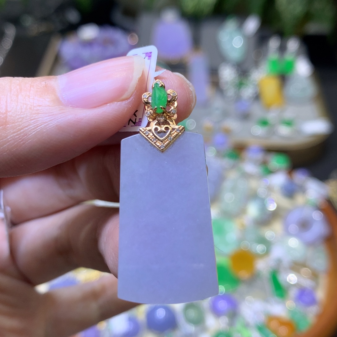 颈饰18K金镶嵌翡翠