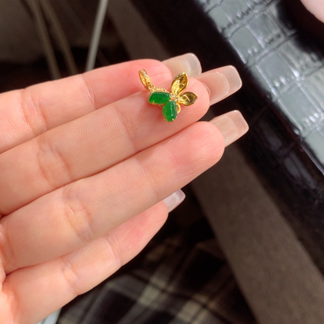 妖***巴翡翠18K金镶嵌颈饰翡翠