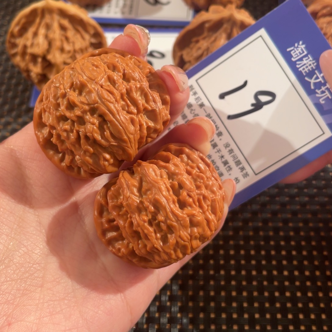 文玩核桃把件19号42尺白狮子