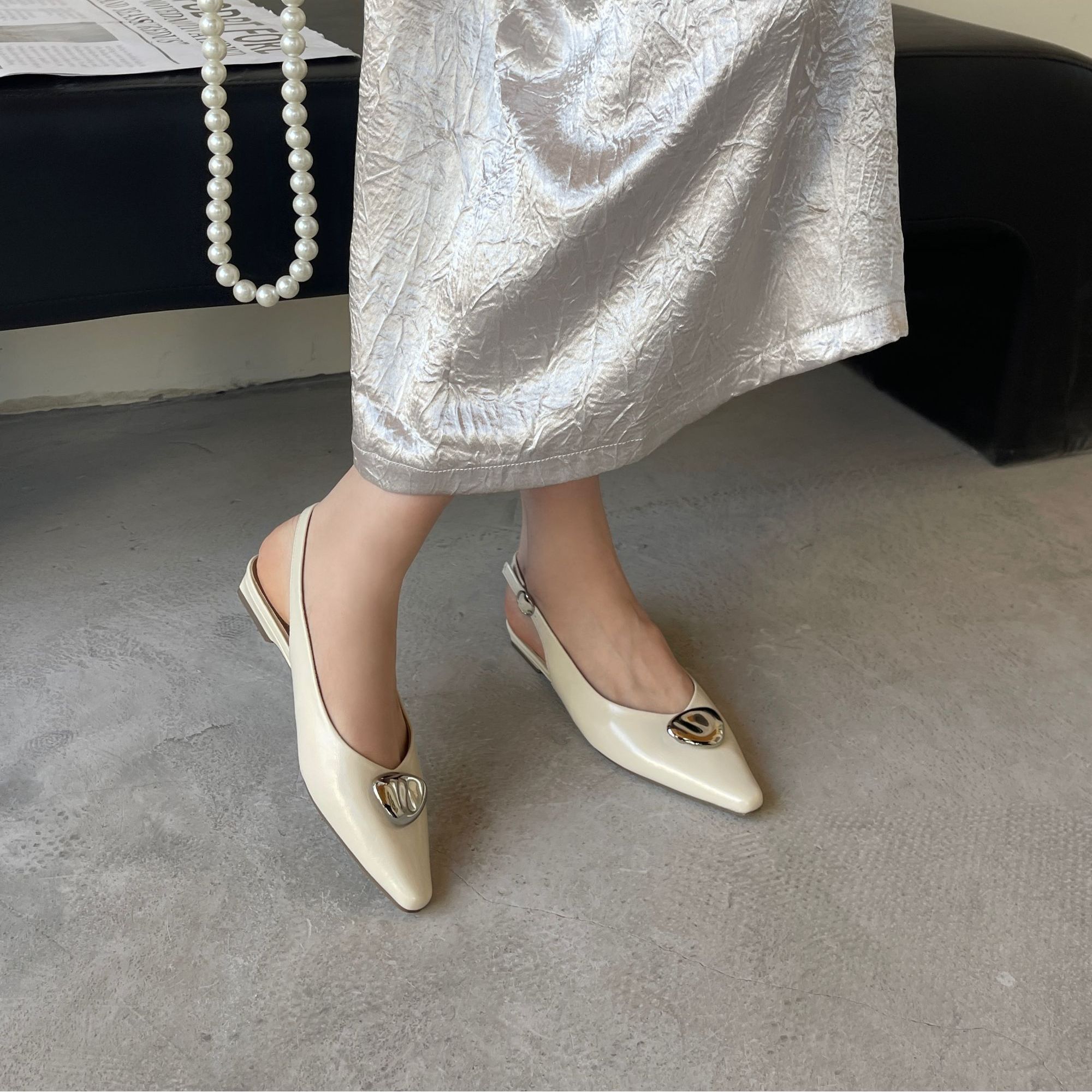 2025新款女低跟包头凉鞋尖头浅口时装凉鞋舒适方头夏季单鞋中跟