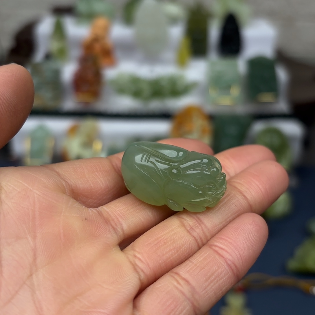 蛇纹石玉颈饰未镶嵌