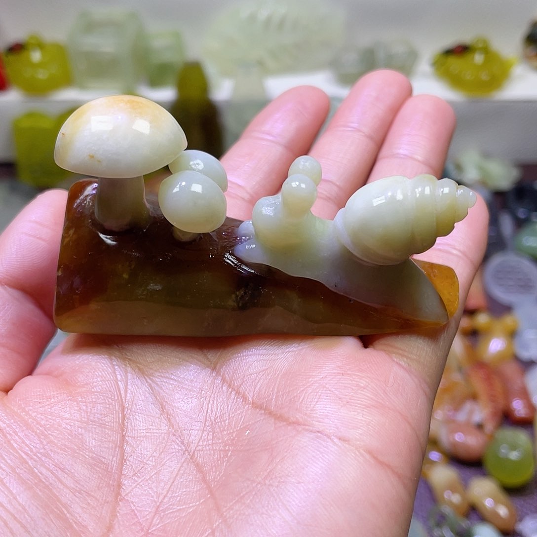 蛇纹石玉颈饰未镶嵌