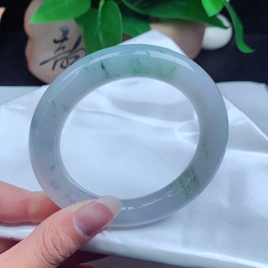翡翠手镯未镶嵌       圆条58 冰飘花