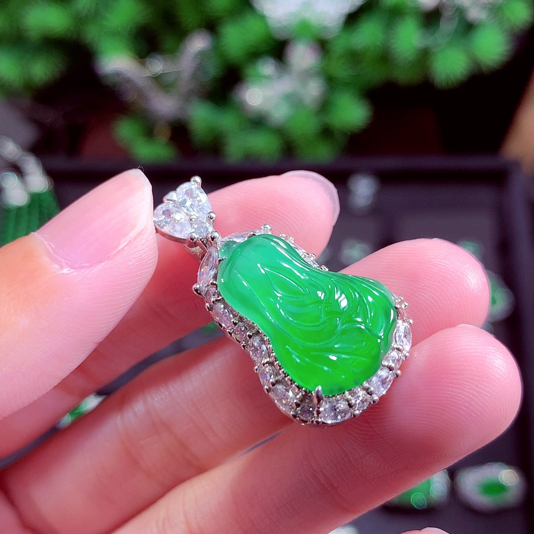 颈饰未镶嵌翡翠天然