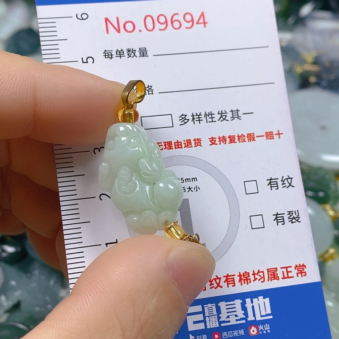 翡翠颈饰未镶嵌天然翡翠