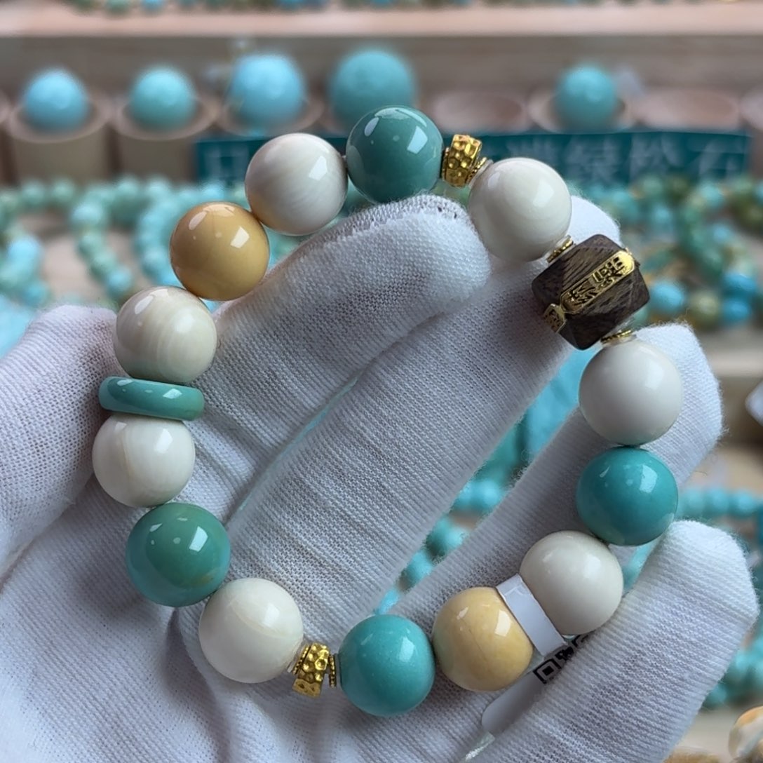 绿松石未镶嵌珠宝奇石