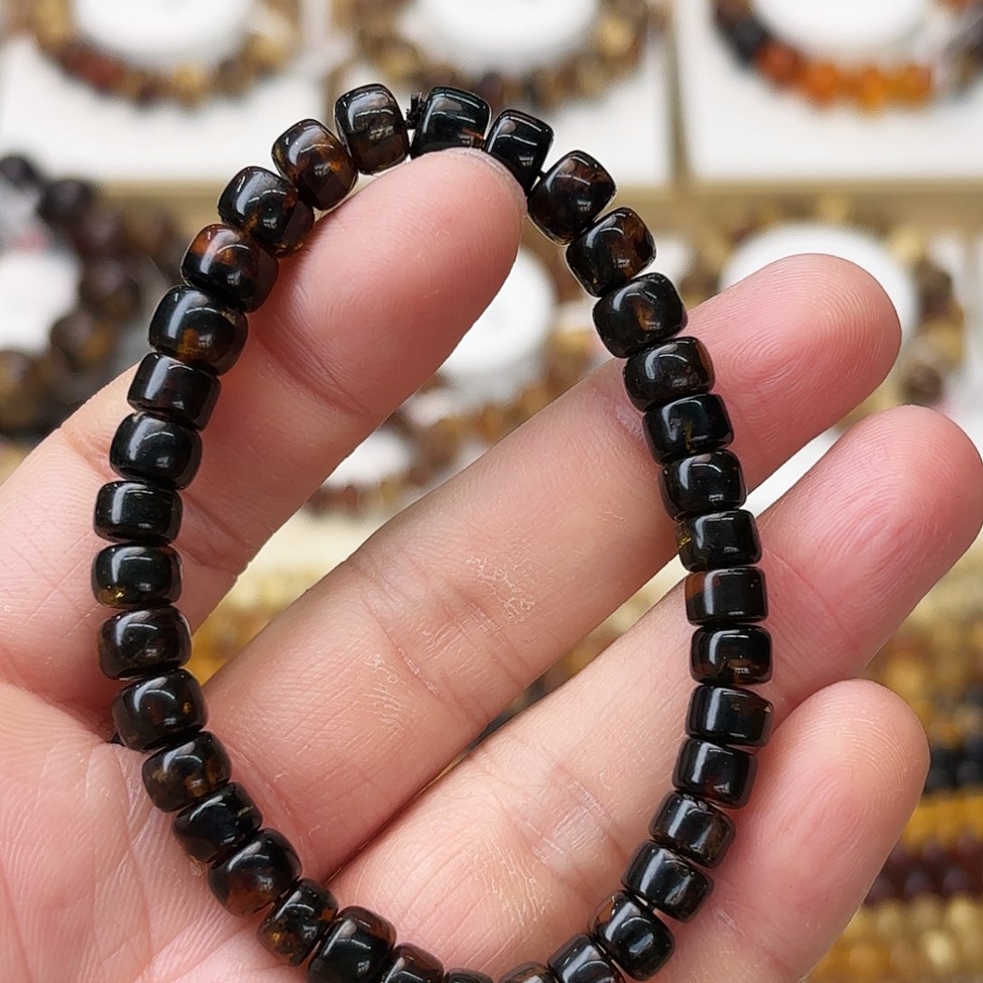 琥珀未镶嵌裸石七