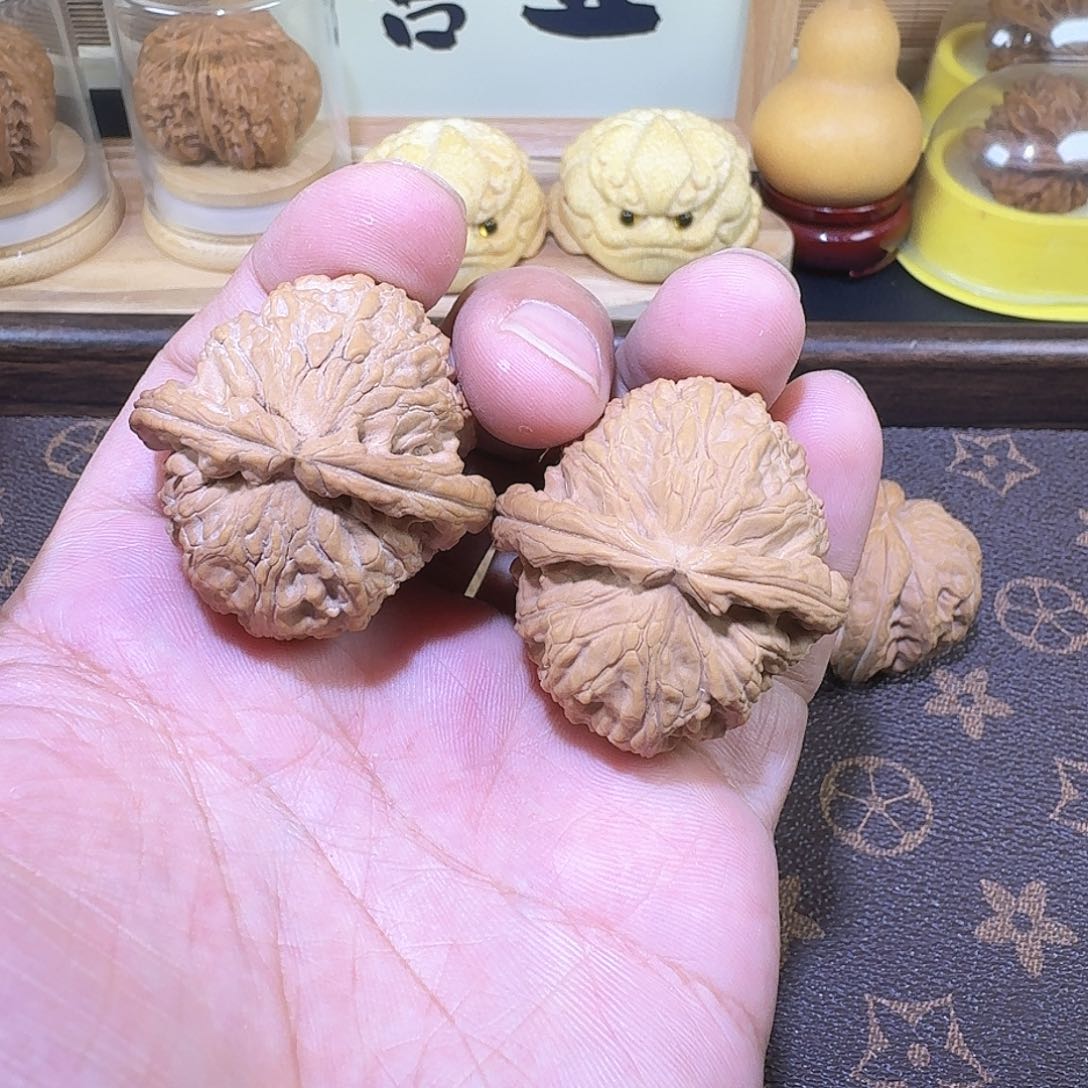 桃核把件全品三角白