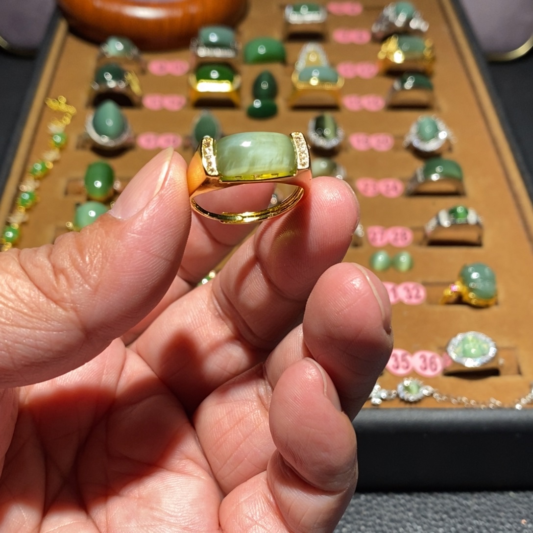 和田玉未镶嵌戒指