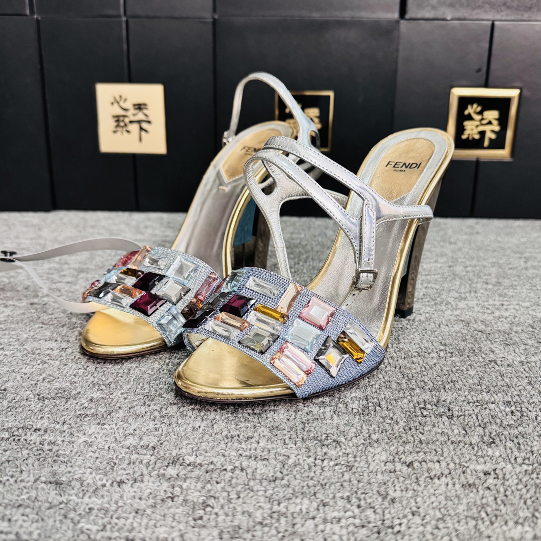 95新 FENDI/芬迪 彩钻凉鞋37码ysc4841