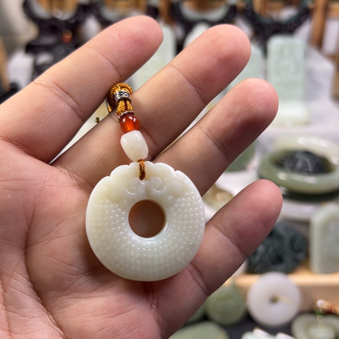 和田玉颈饰未镶嵌