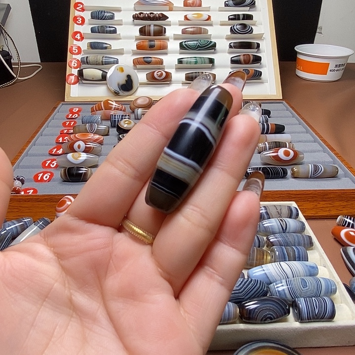 老***）玛瑙/玉髓未镶嵌颈饰