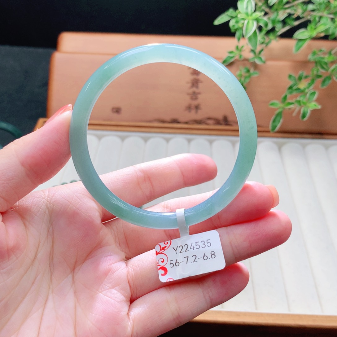 未镶嵌手镯（圆镯）翡翠