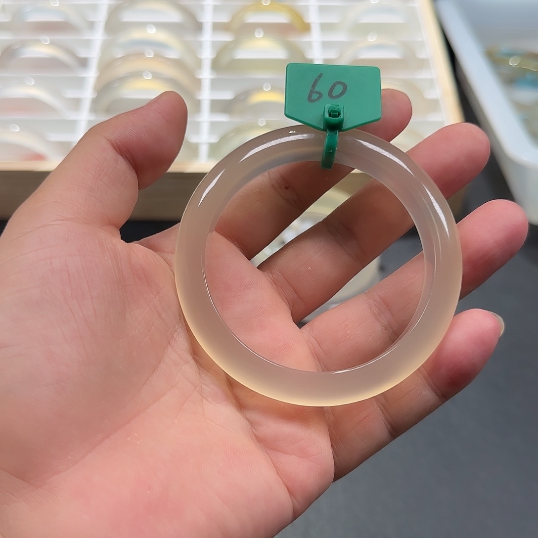 困***‍玛瑙/玉髓手镯未镶嵌