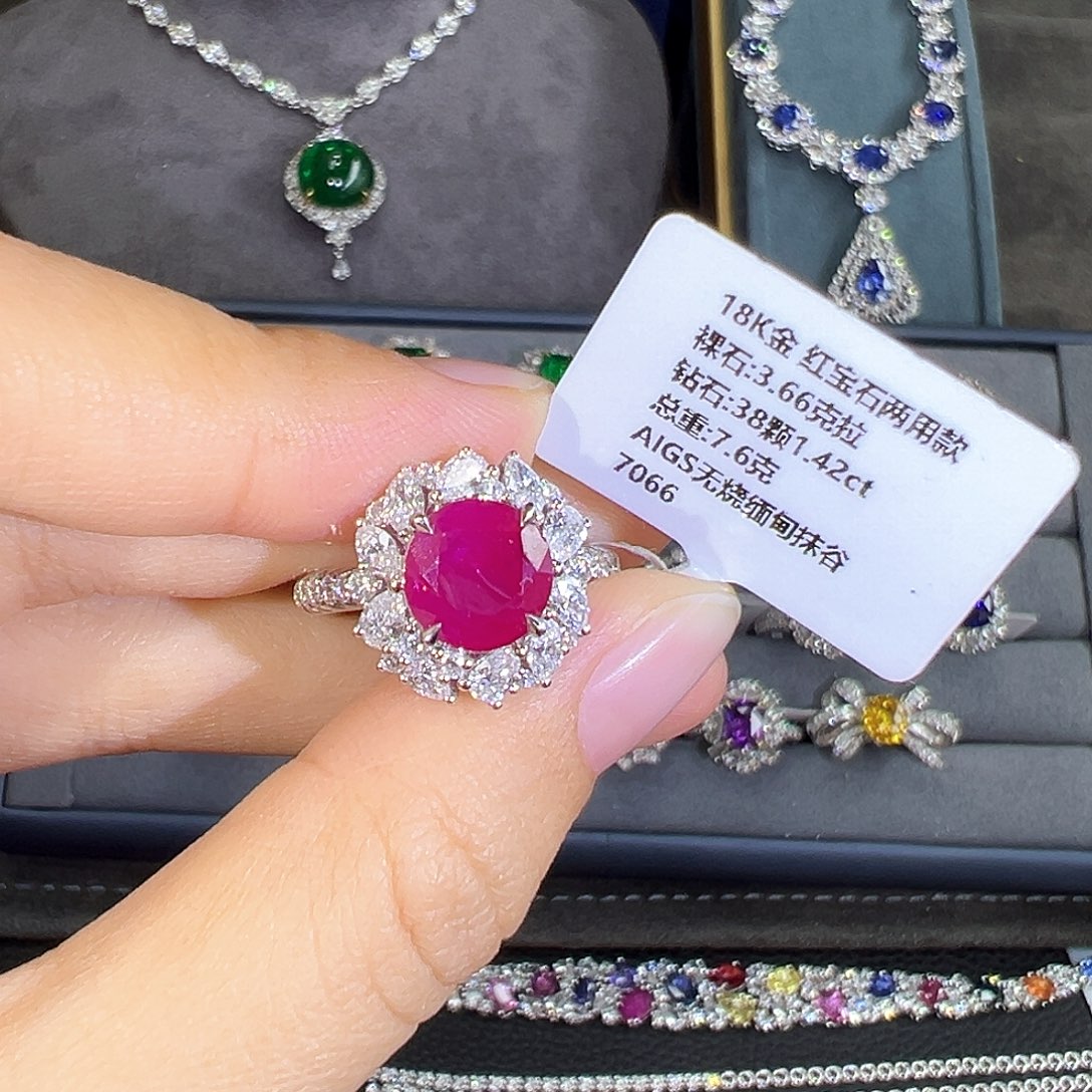 红宝石戒指18K金镶嵌