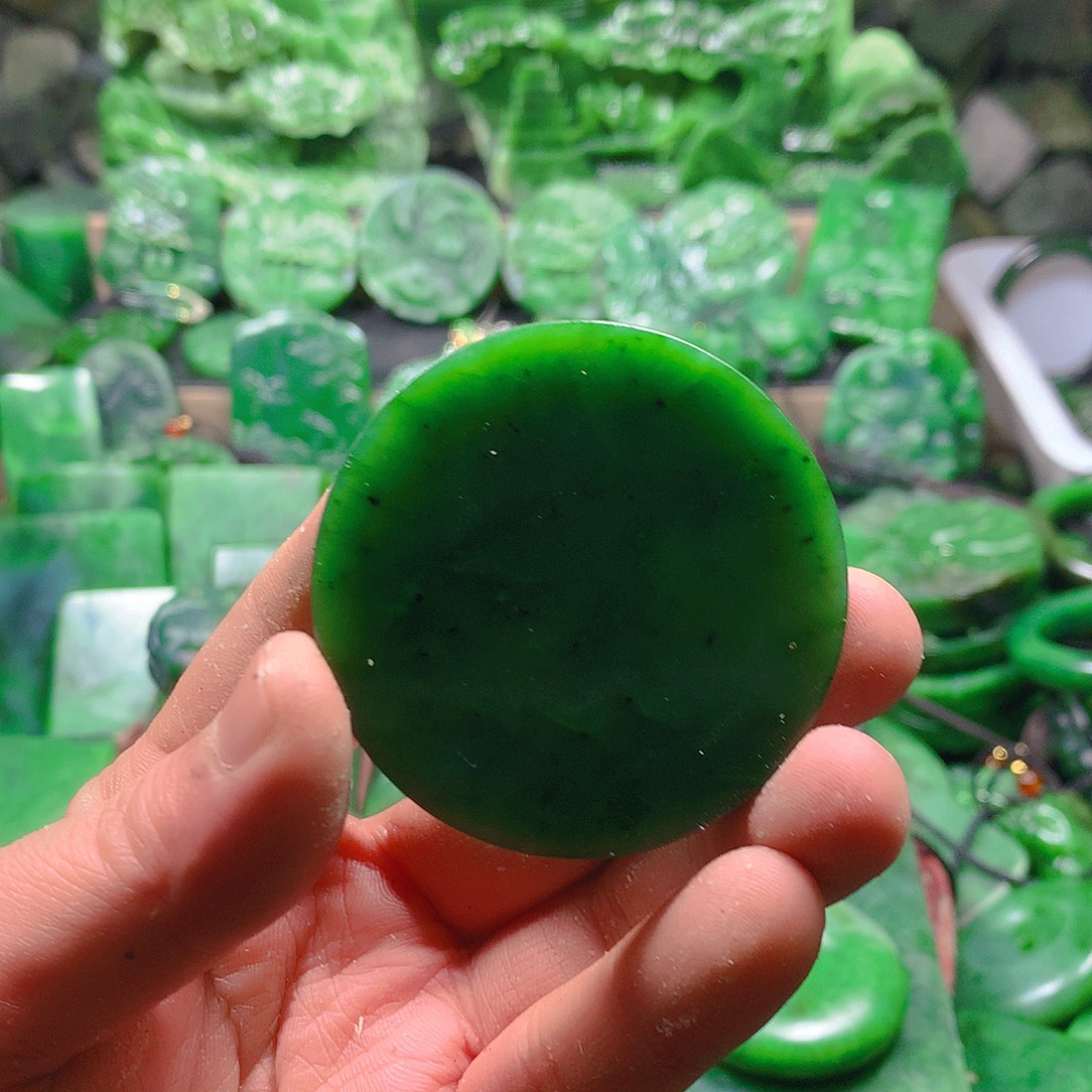 手****和田玉（碧玉）未镶嵌珠宝奇石