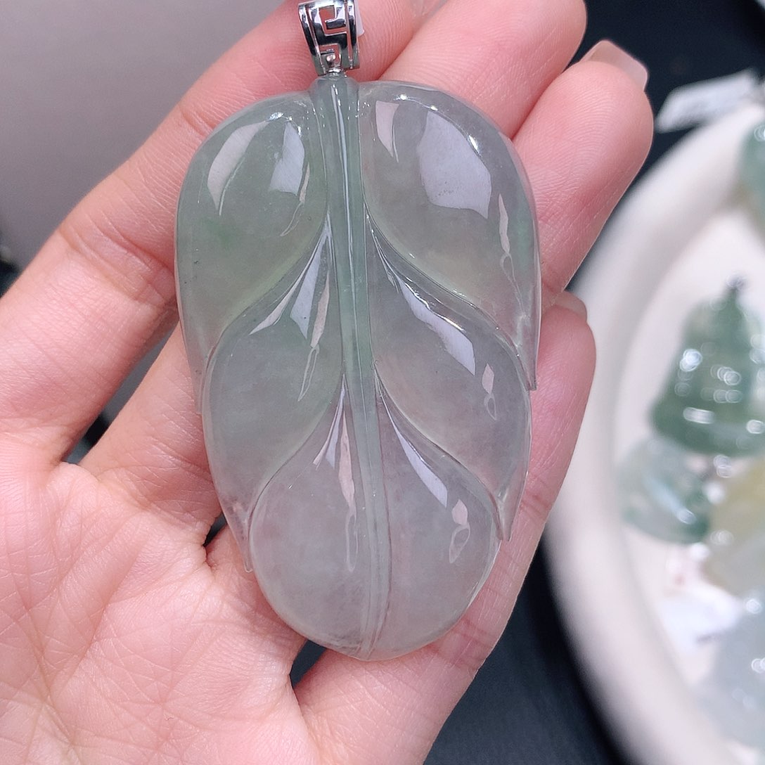 颈饰18K金镶嵌翡翠晴底大业有成大叶子