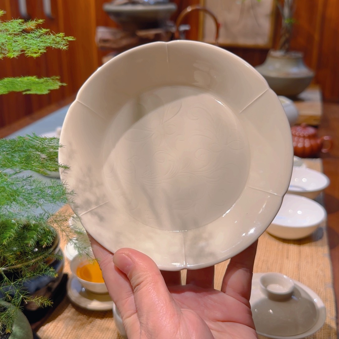 微澜定瓷 仿宋刻花折腰葵口盘16cm