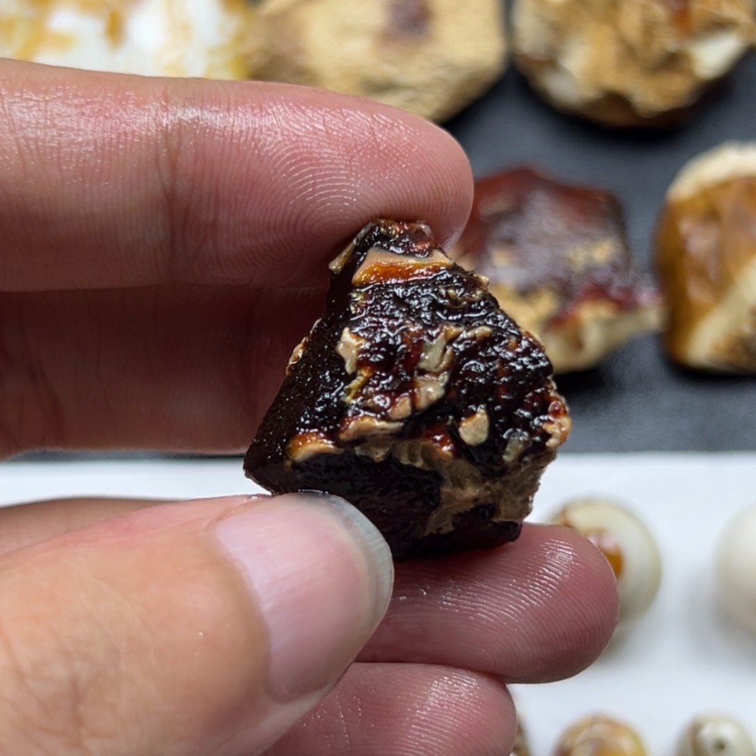 定制琥珀未镶嵌我***?琥珀蜜蜡原石定制