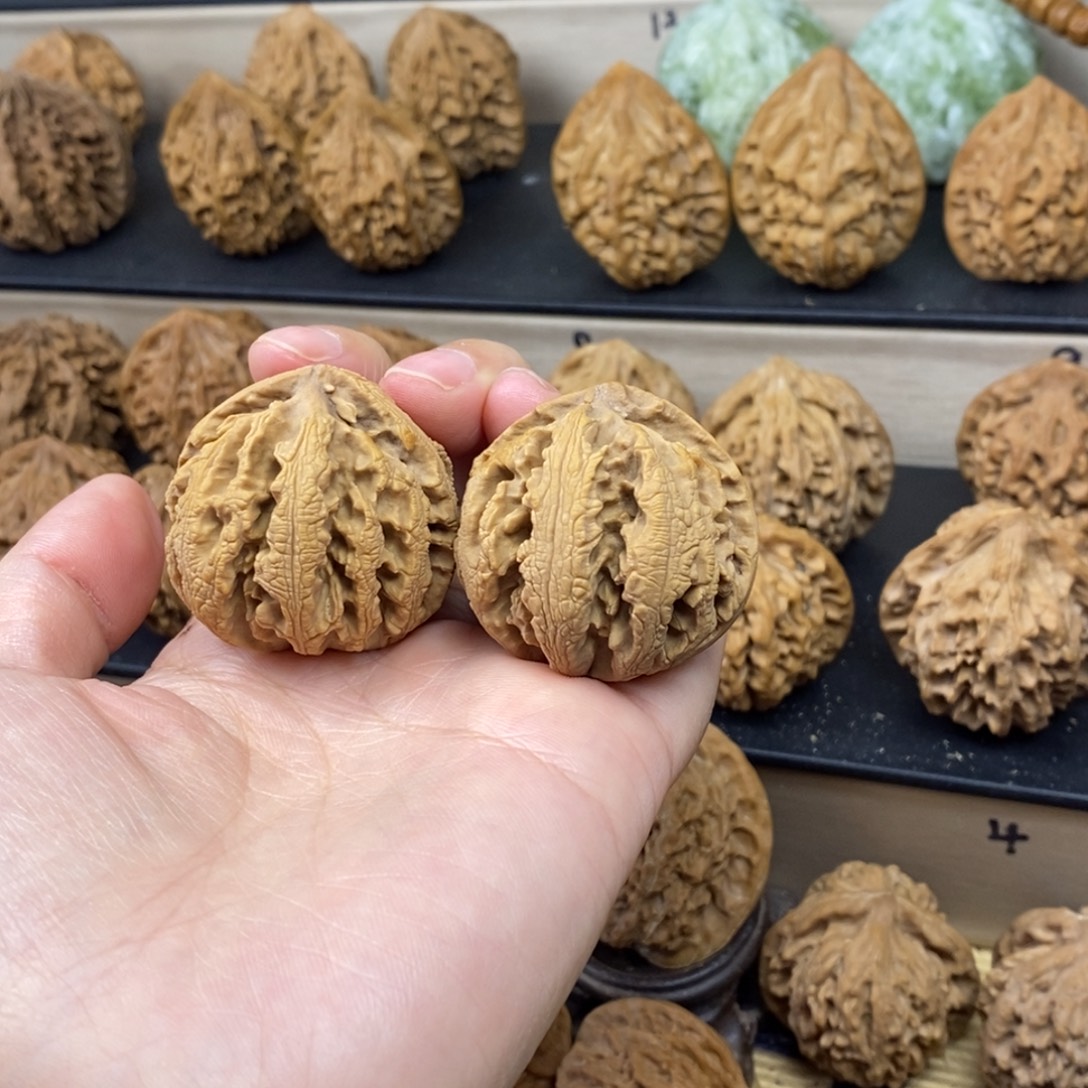 文玩核桃把件绣球37