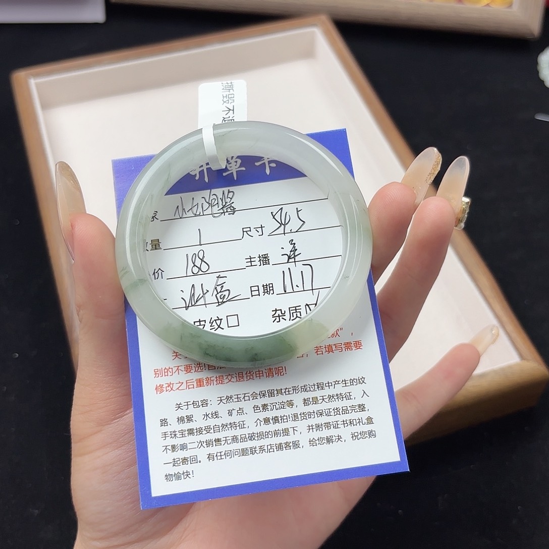 未镶嵌手镯石英质玉小***?