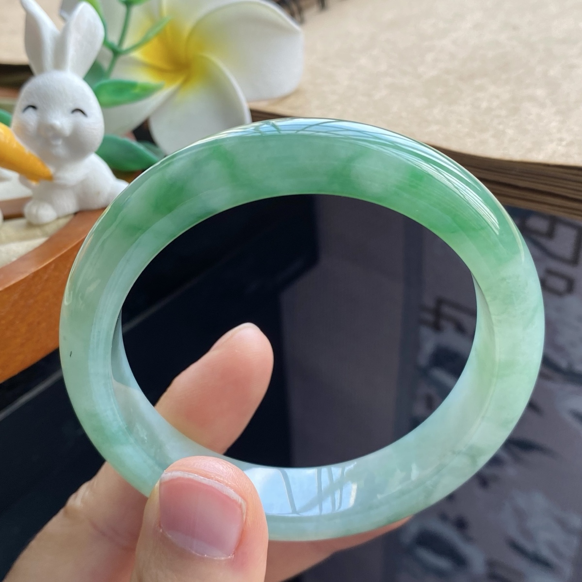 2.30批1296号翡翠手镯56-12.7-8.4正圈翠绿镯！色泽绿意葱茏！