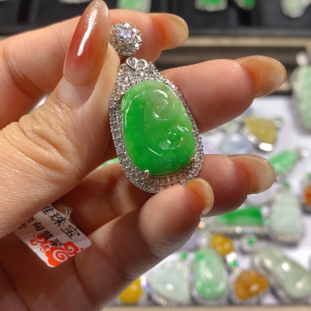 翡翠颈饰银S925镶嵌天然翡翠