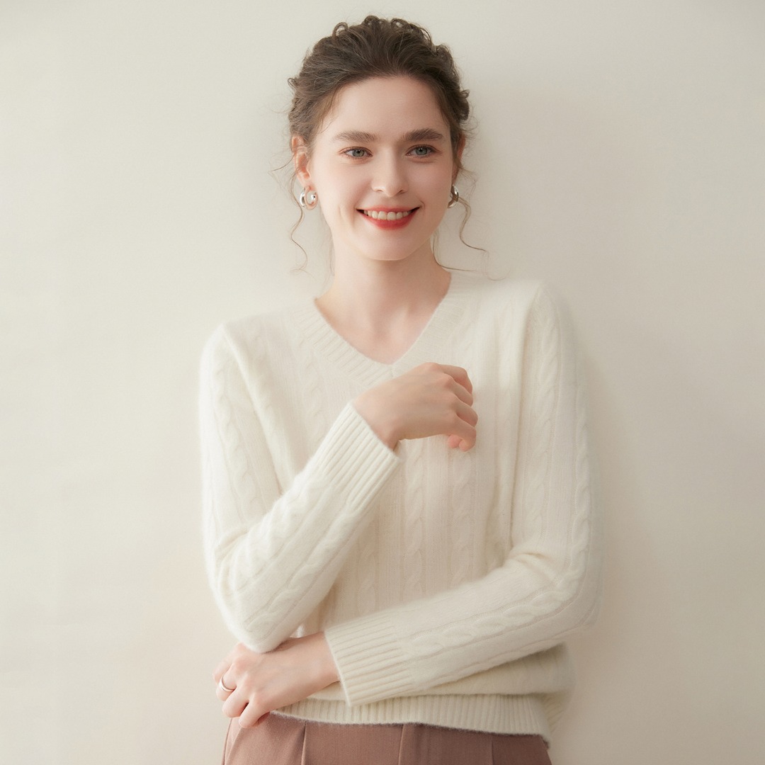 双股加厚V领绞花山羊绒衫女秋冬宽松针织羊毛打底衫针织套头毛衣