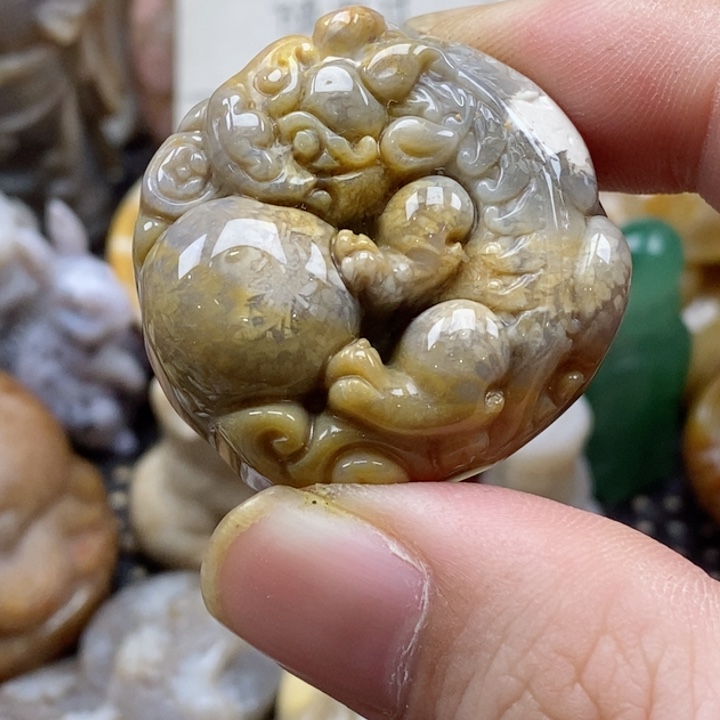 硅化珊瑚（珊瑚玉）颈饰未镶嵌小吊坠