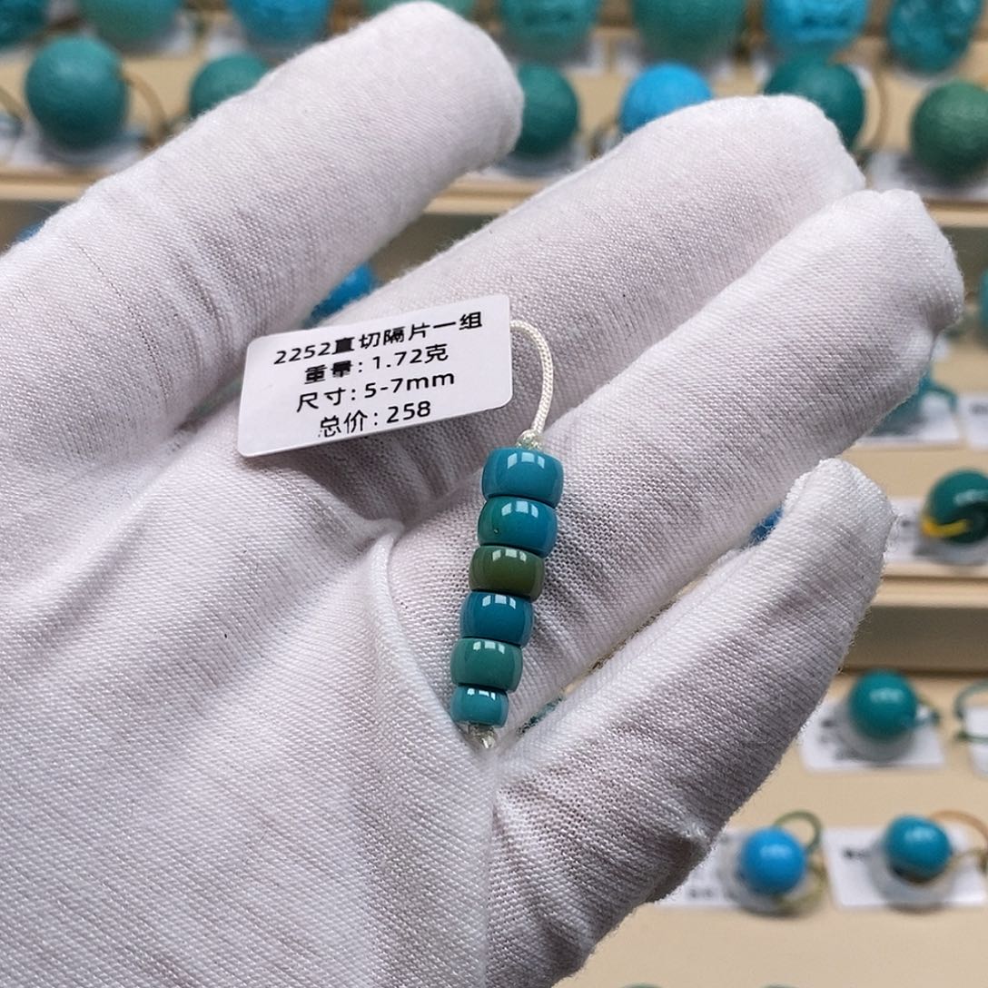 绿松石未镶嵌颈饰