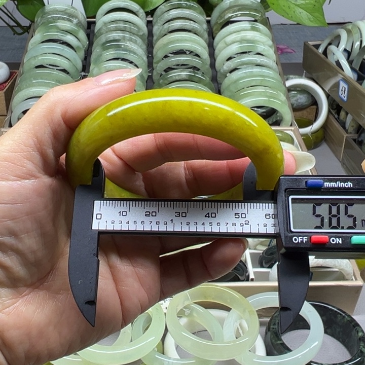 蛇纹石玉未镶嵌手镯30