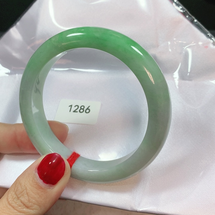 翡翠手镯未镶嵌?****?天然翡翠手镯02