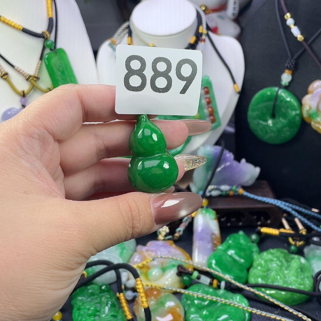 翡翠未镶嵌吊坠(赠链)