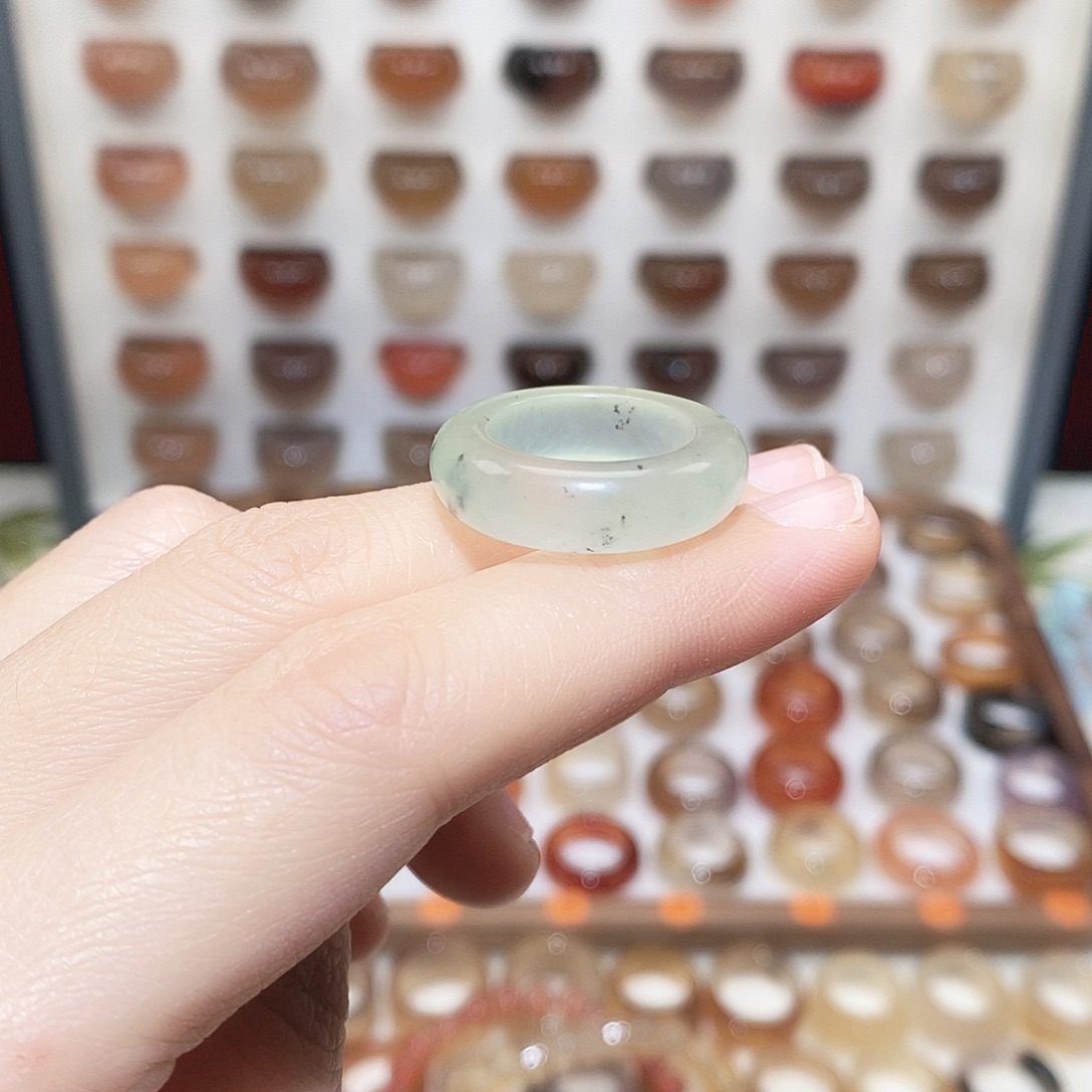 玛瑙/玉髓未镶嵌戒指港12码岫玉不退换