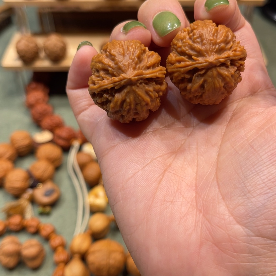 文玩核桃把件麒麟纹八棱