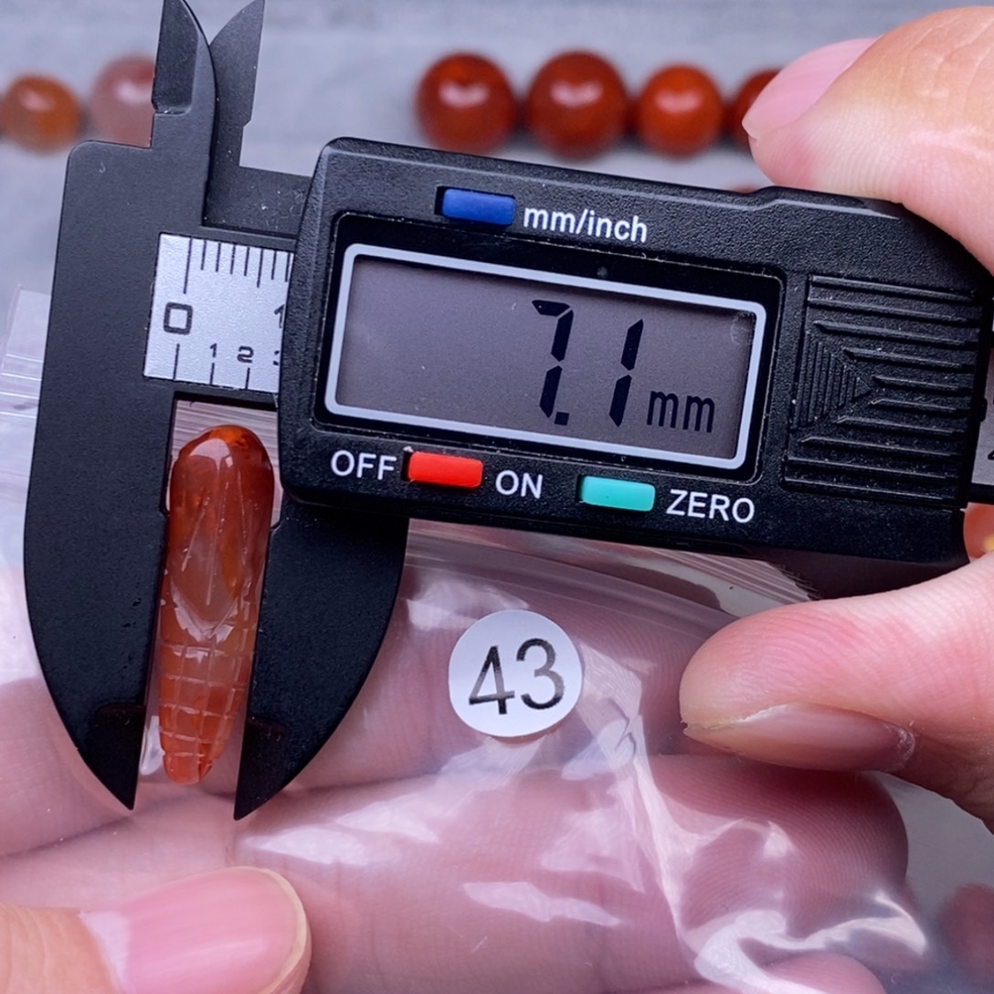 南红玛瑙未镶嵌配饰有瑕疵