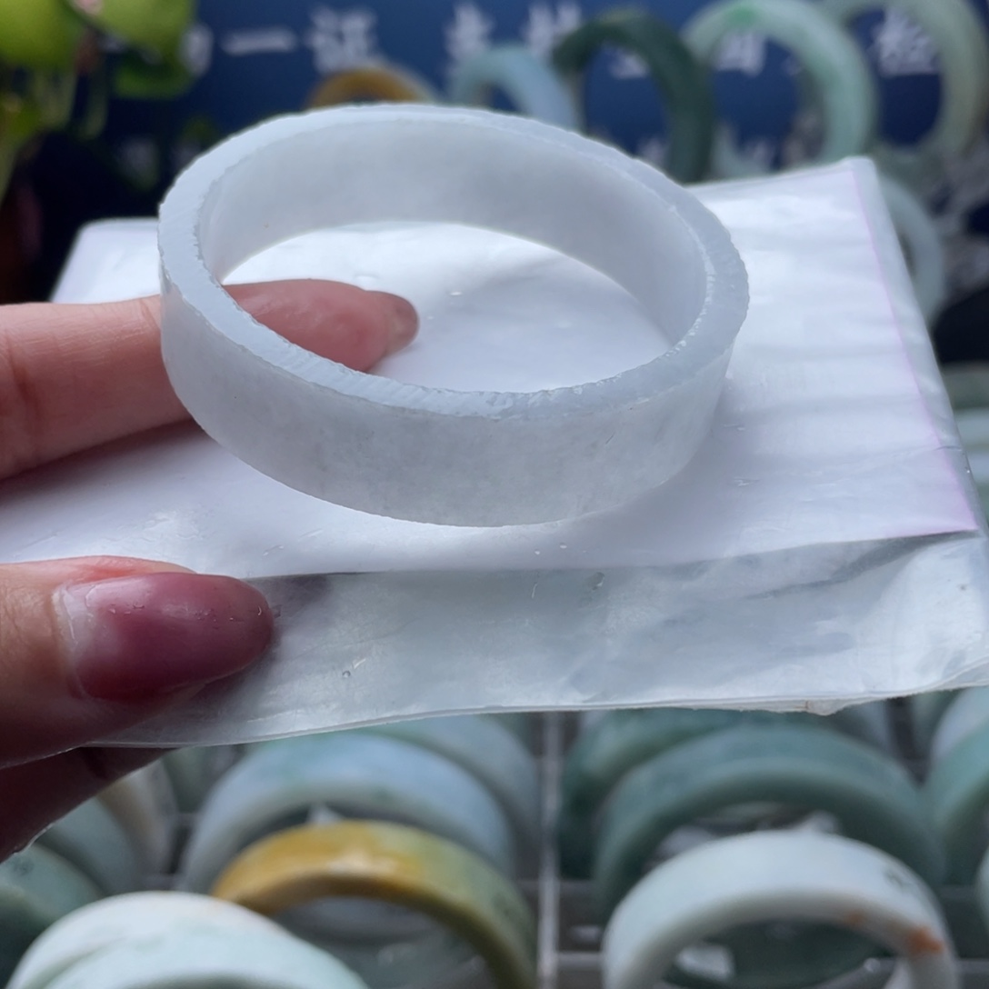 定制翡翠未镶嵌翡翠手镯